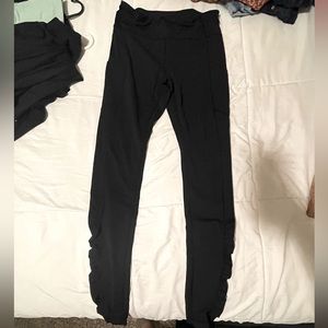 Lululemon black leggings size 6 with side phone pockets